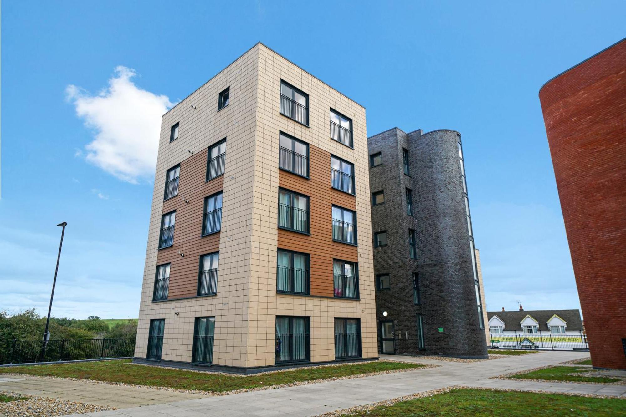 One And Two Bed Apartments Slough Near Heathrow 科恩布鲁克 外观 照片