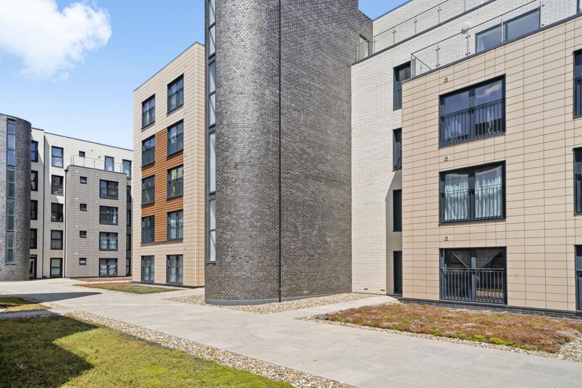 One And Two Bed Apartments Slough Near Heathrow 科恩布鲁克 外观 照片