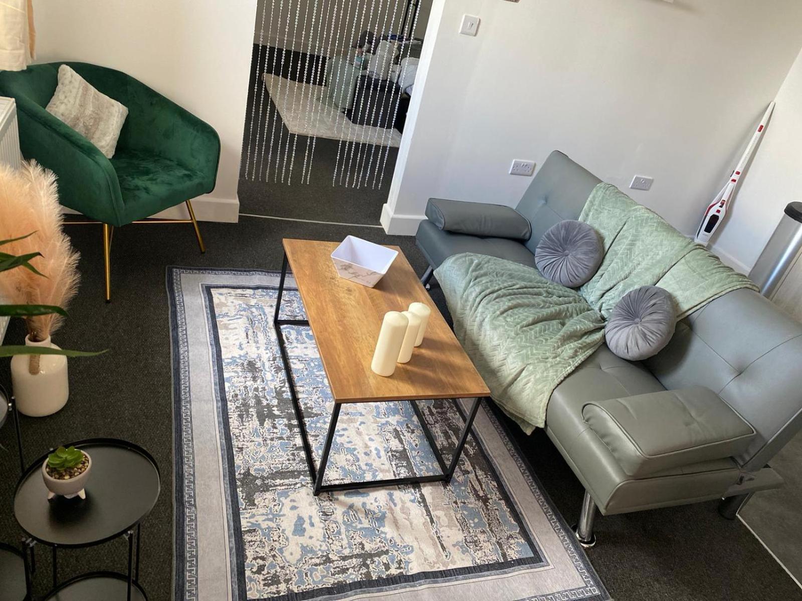 One And Two Bed Apartments Slough Near Heathrow 科恩布鲁克 外观 照片