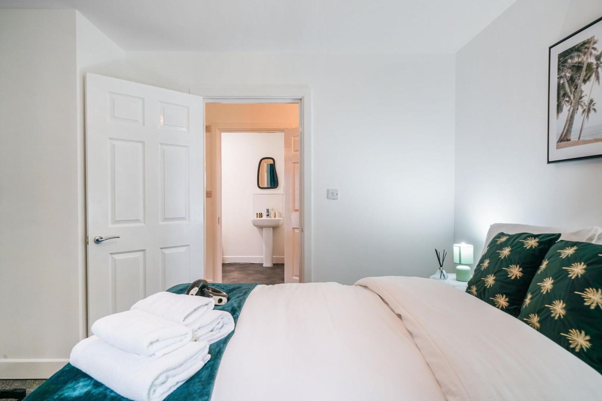 One And Two Bed Apartments Slough Near Heathrow 科恩布鲁克 外观 照片