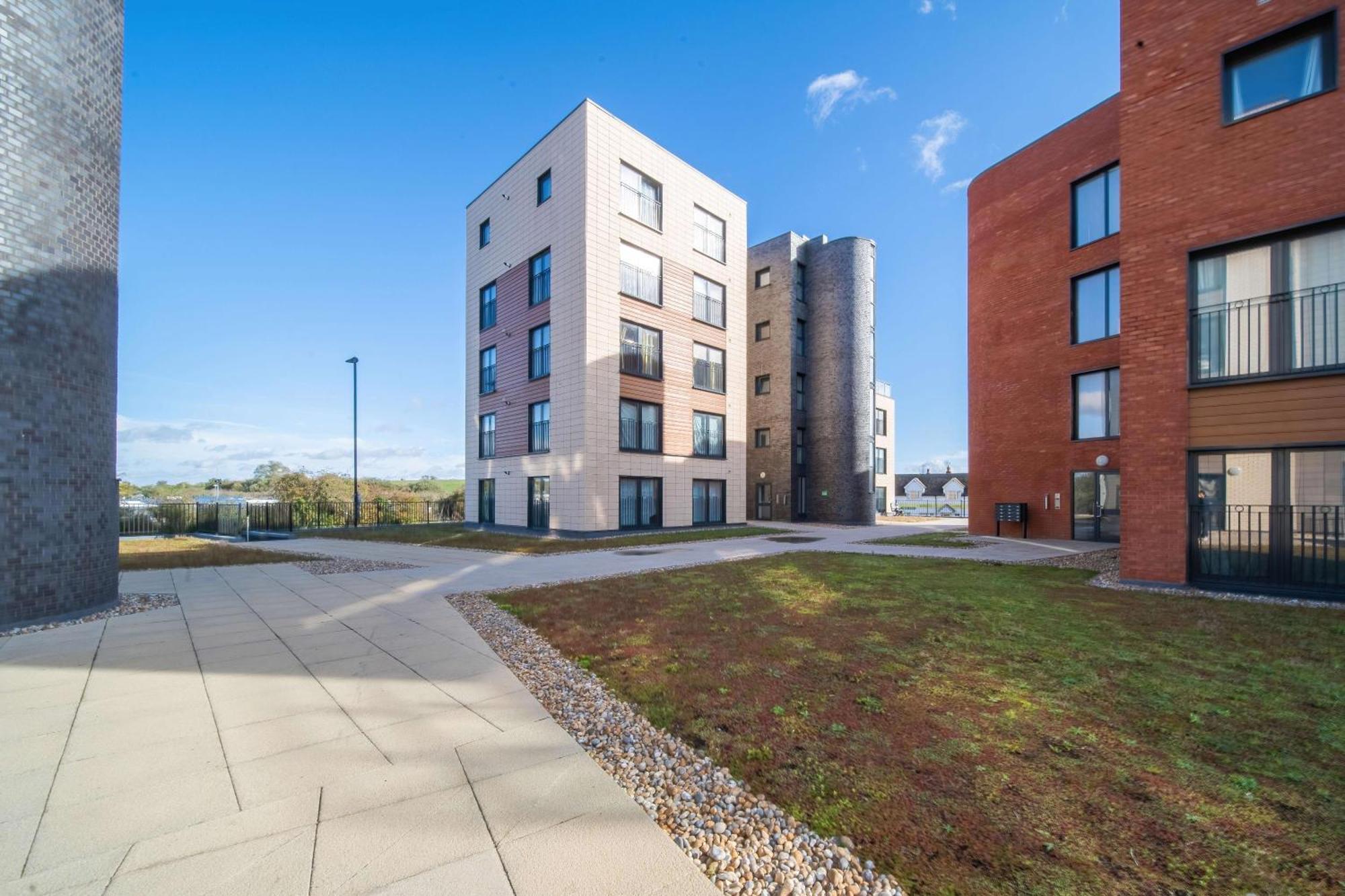 One And Two Bed Apartments Slough Near Heathrow 科恩布鲁克 外观 照片