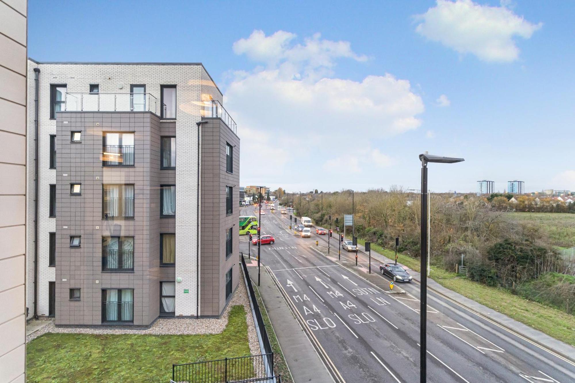 One And Two Bed Apartments Slough Near Heathrow 科恩布鲁克 外观 照片